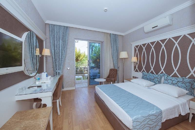 LAND-View-Room-DBL-TWN-TRPL-Bed-Balcony-8